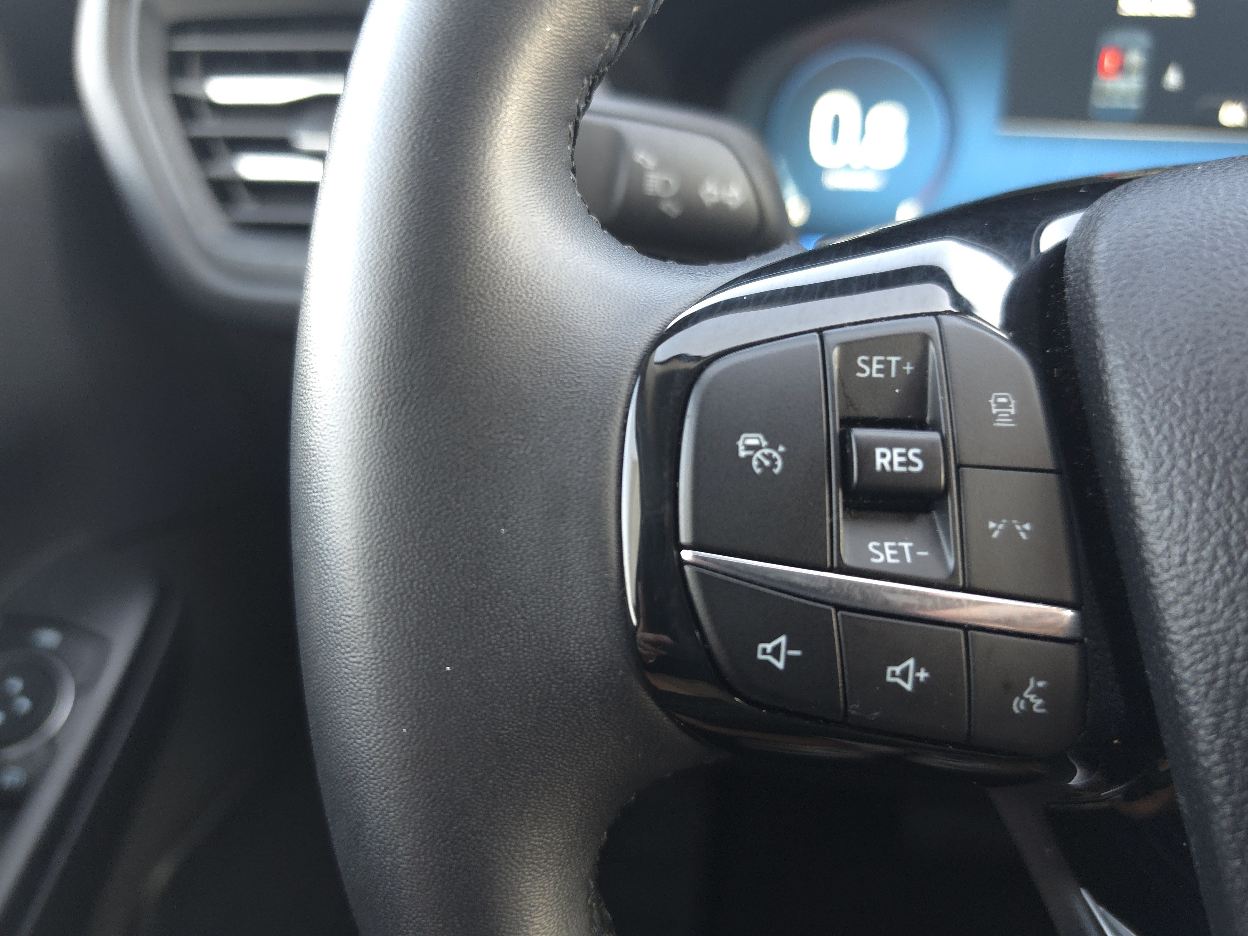 Certified 2025 Ford Escape Platinum AWD/4WD image 16