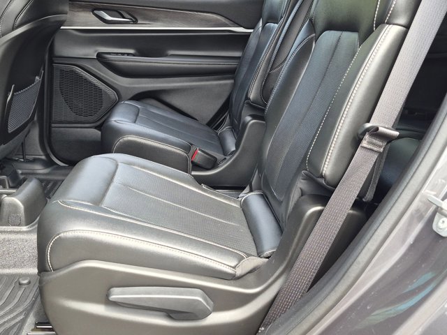 Used 2023 Jeep Grand Cherokee L Limited w/ Luxury Tech Group II AWD/4WD image 13