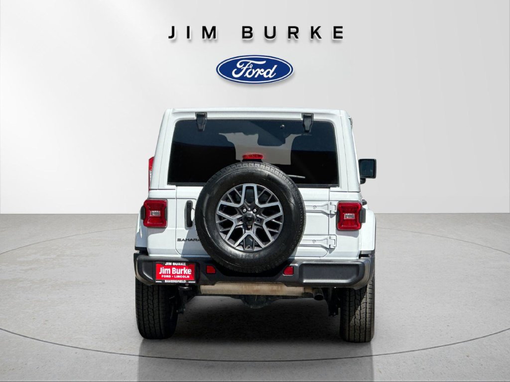 Used 2025 Jeep Wrangler Unlimited Sahara AWD/4WD image 4