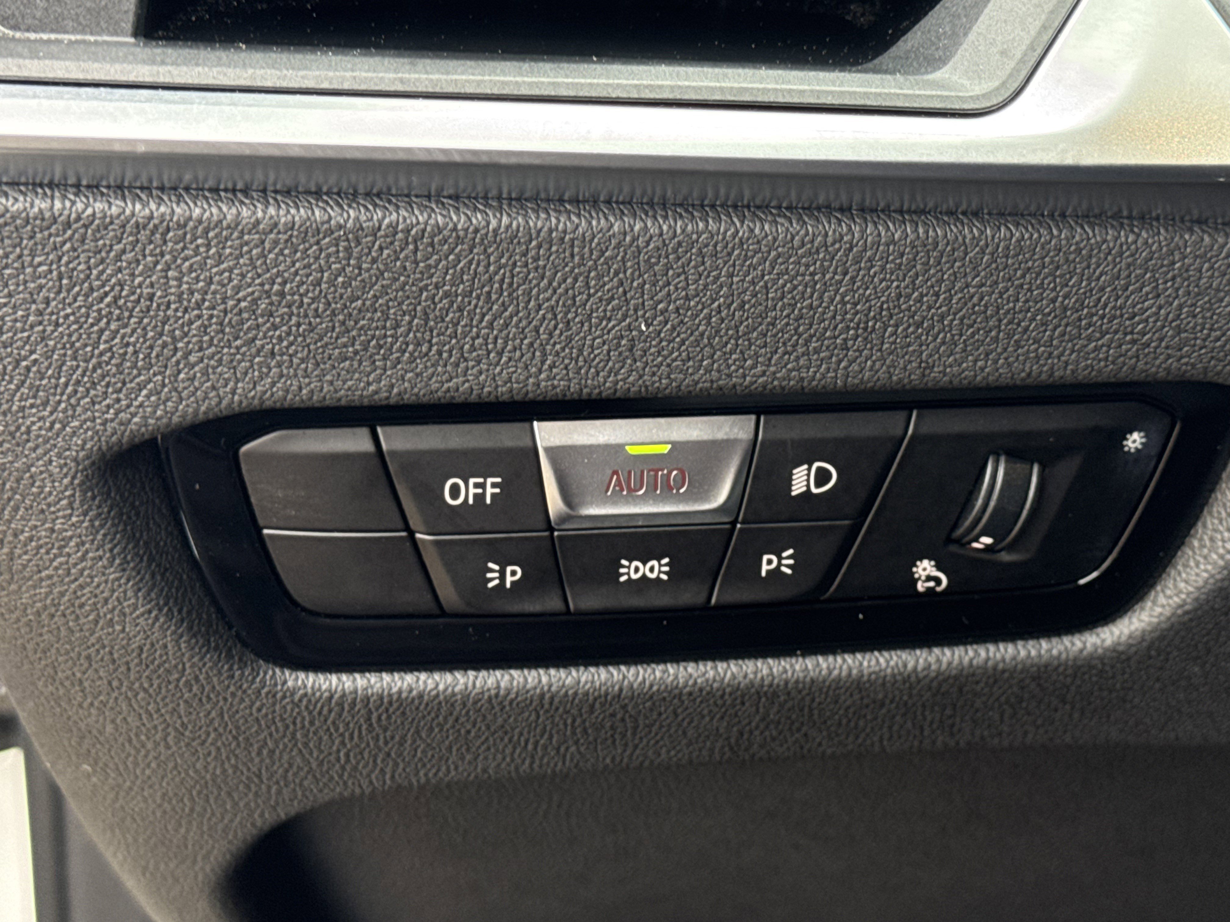 Used 2025 Hyundai Elantra Limited image 16