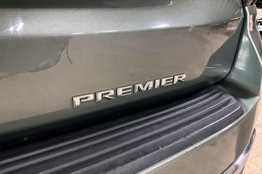 Used 2023 Chevrolet Suburban Premier image 10