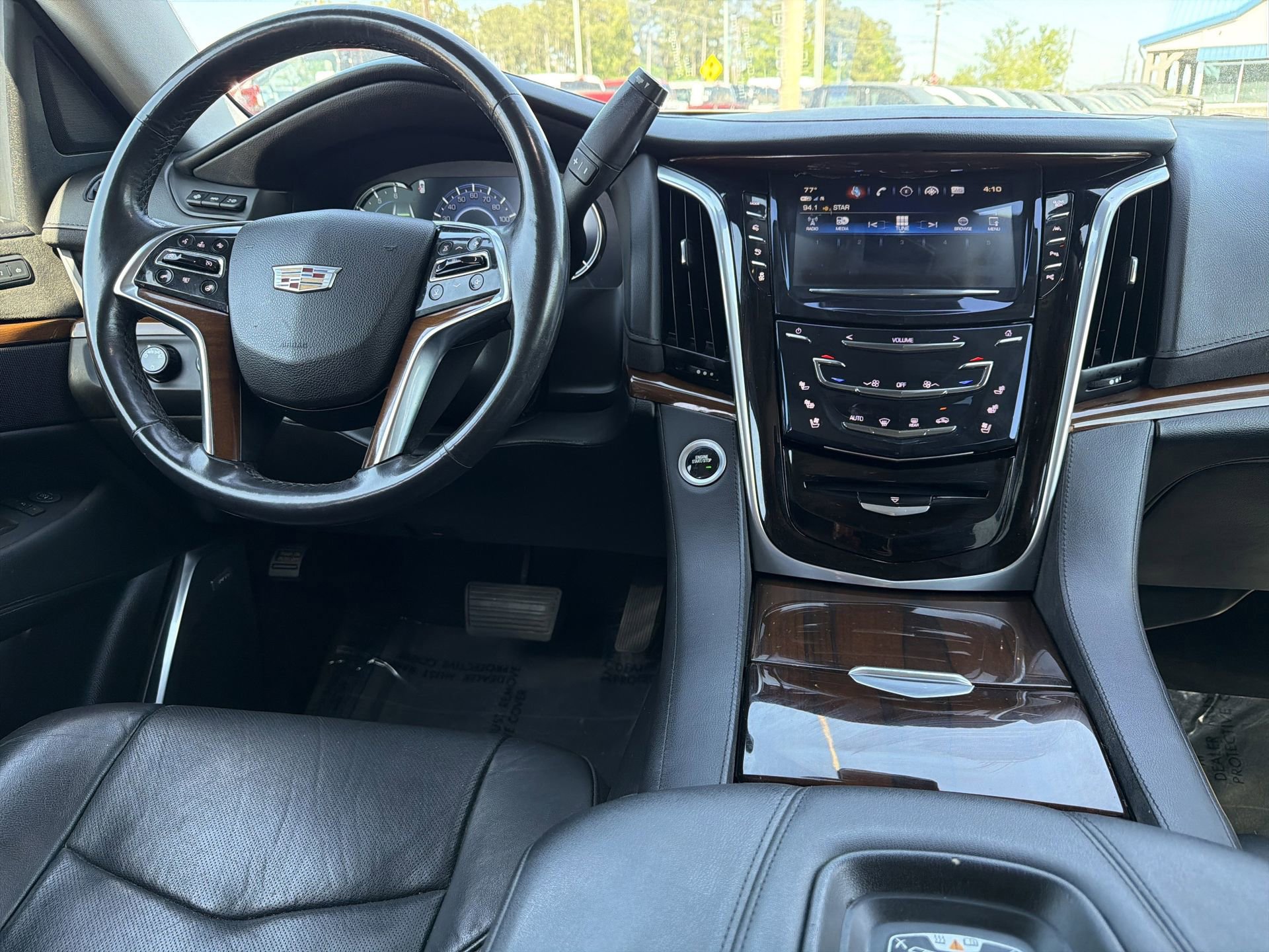 Used 2020 Cadillac Escalade Luxury w/ Escalade Sport Edition AWD/4WD image 10
