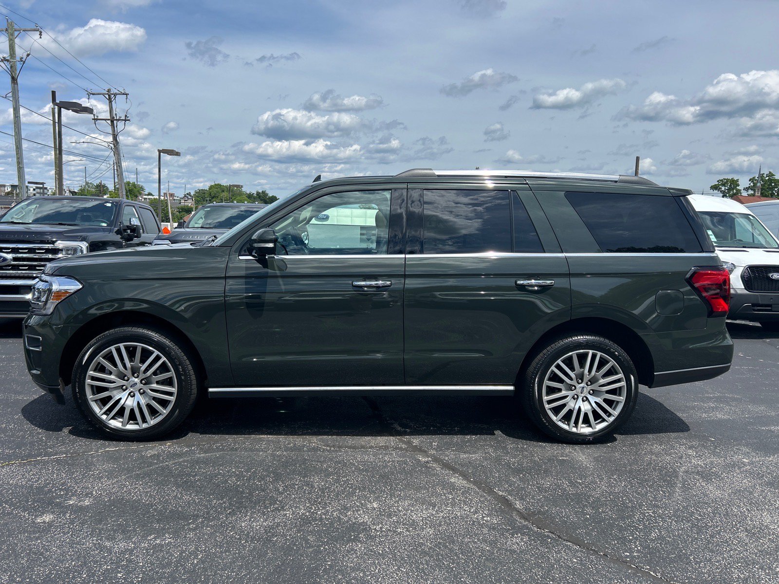 Certified 2022 Ford Expedition Limited AWD/4WD image 4