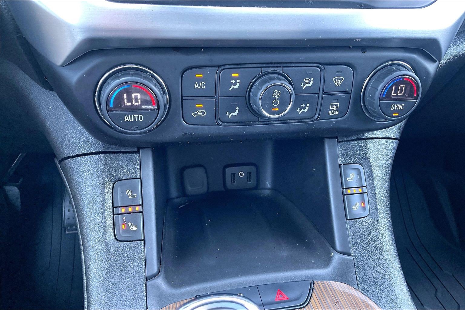 Used 2017 GMC Acadia SLE w/ LPO, Floor Liner Package FWD image 30