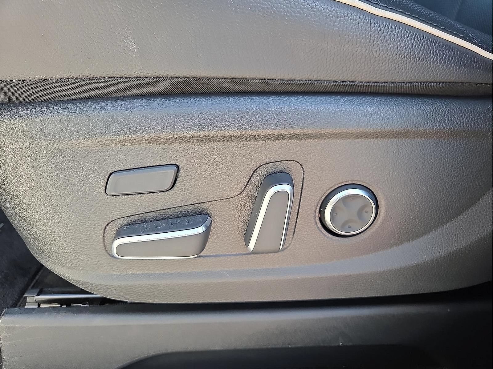 Used 2025 Hyundai Palisade Limited AWD/4WD image 16