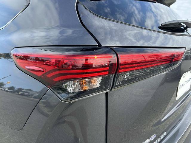 Used 2022 Toyota Highlander XLE AWD/4WD image 10