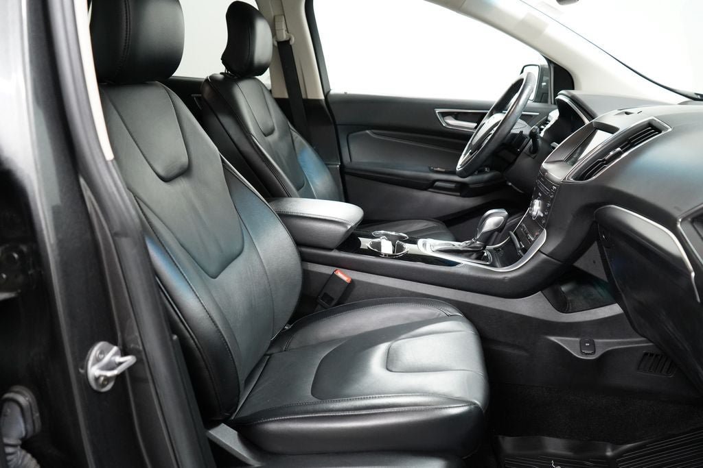 Certified 2018 Ford Edge Titanium w/ Technology Package FWD image 31