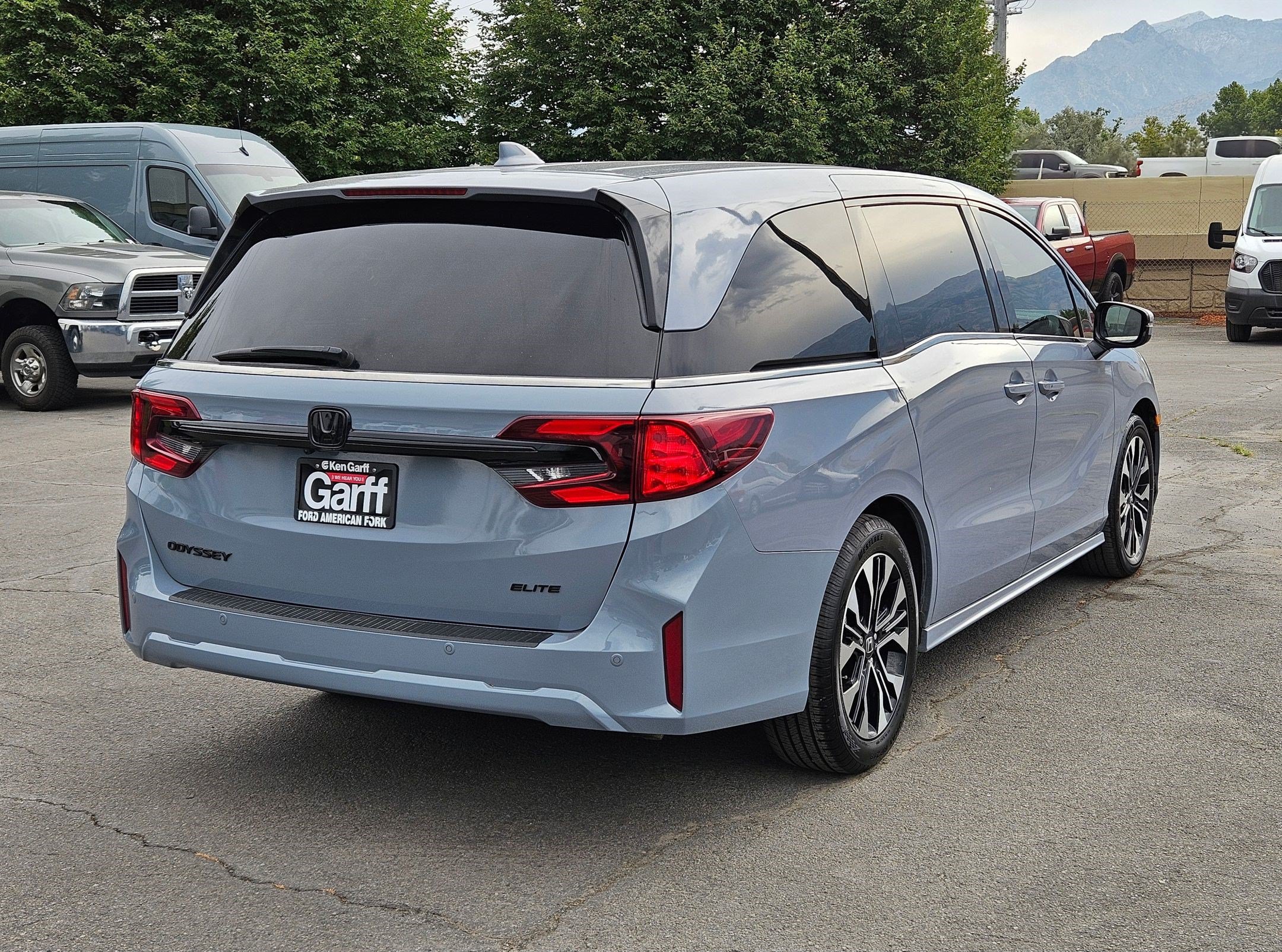 Used 2025 Honda Odyssey Elite image 3