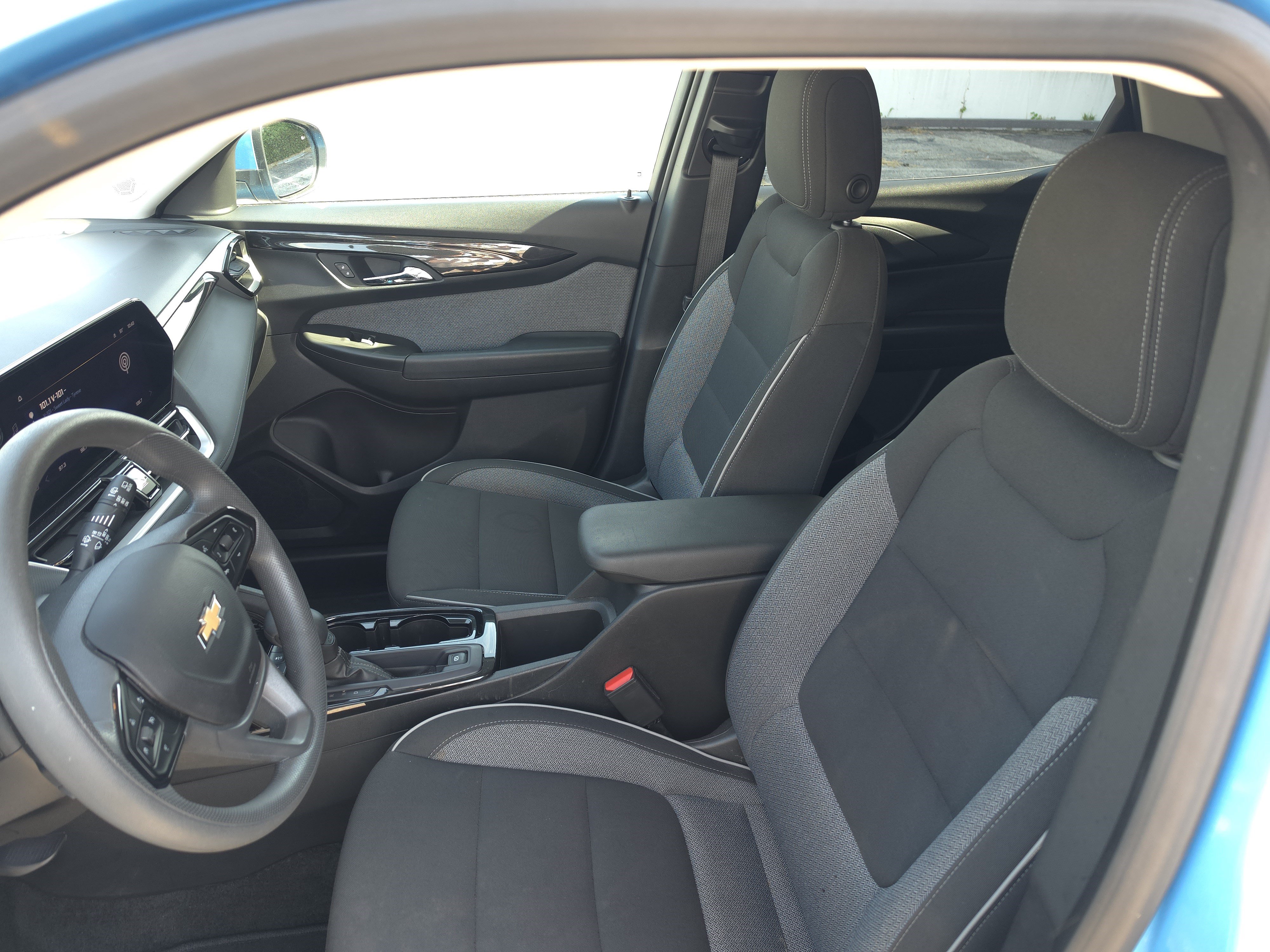Used 2025 Chevrolet TrailBlazer LT w/ Driver Confidence Package AWD/4WD image 16