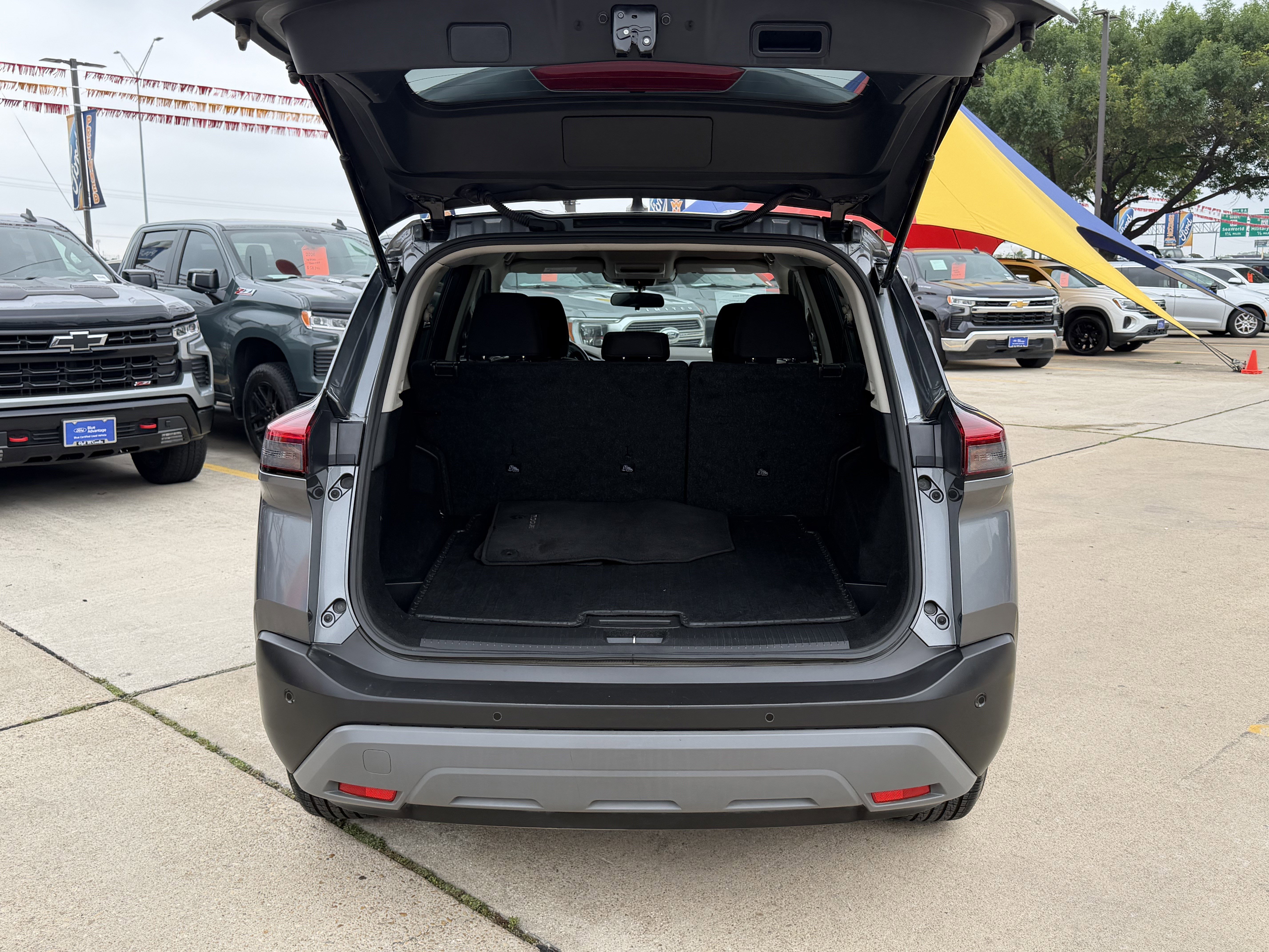 Used 2023 Nissan Rogue S FWD image 7