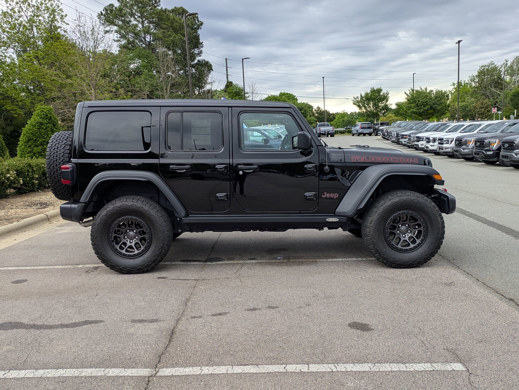 Used 2023 Jeep Wrangler Unlimited Rubicon w/ Xtreme 35 Tire Package AWD/4WD image 3