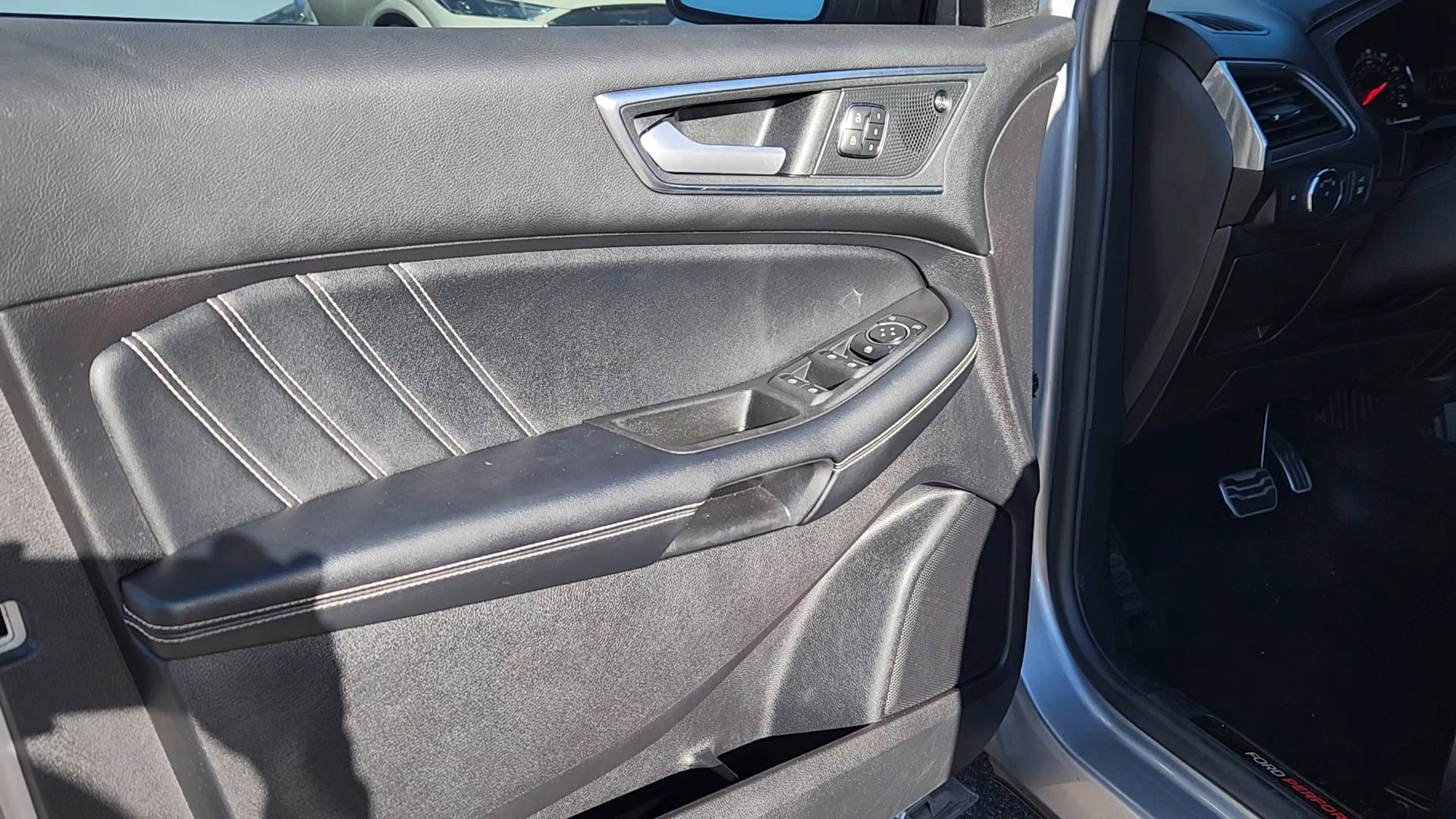 Certified 2022 Ford Edge ST w/ Equipment Group 401A image 19