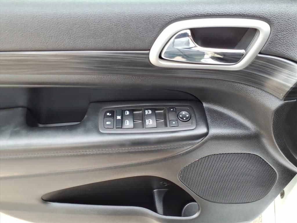 Used 2022 Jeep Grand Cherokee Laredo X image 15