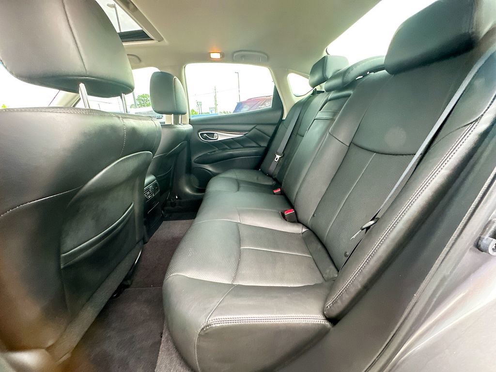 Used 2018 INFINITI Q70 Luxe w/ Proactive Package AWD/4WD image 8