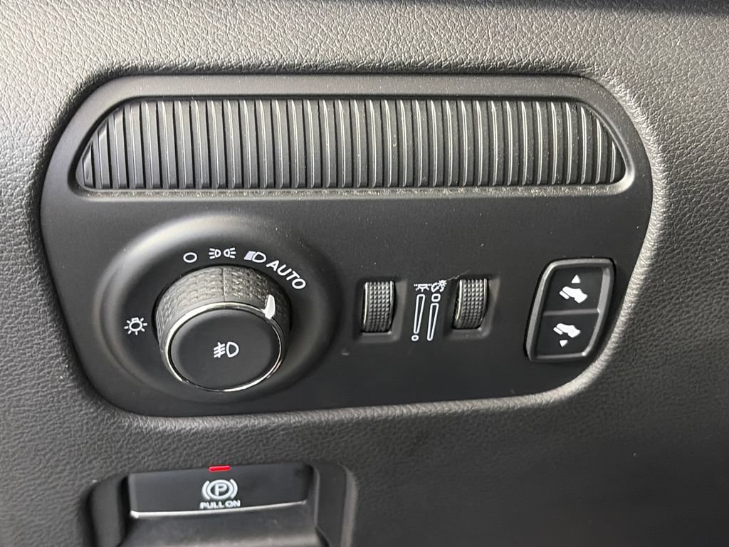 Used 2024 Jeep Wagoneer L Series II w/ Flexible Seating Group AWD/4WD image 24