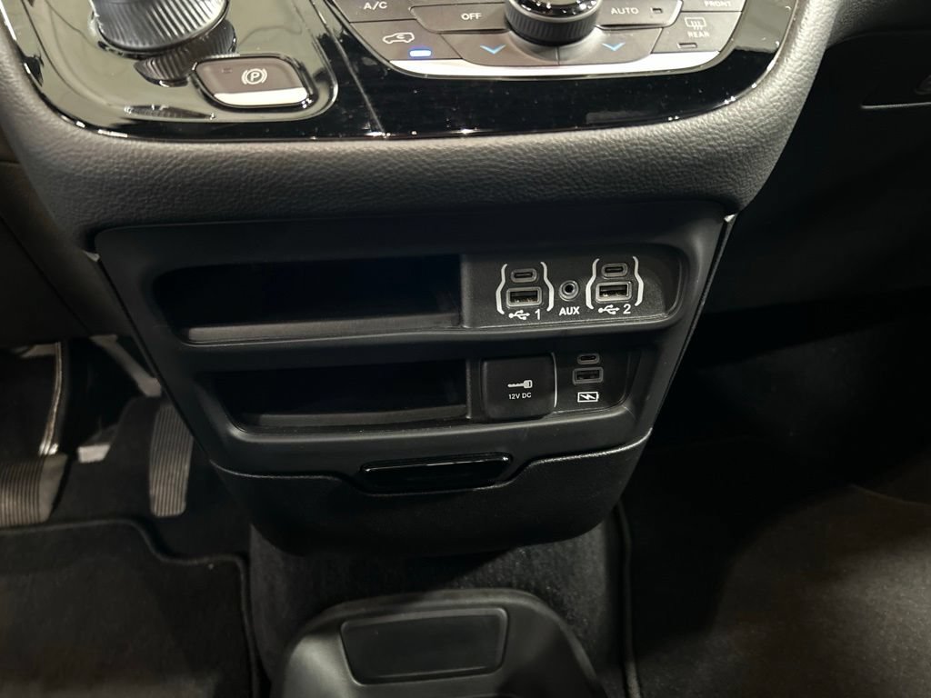 Used 2022 Chrysler Pacifica Touring-L w/ S Appearance Package FWD image 24