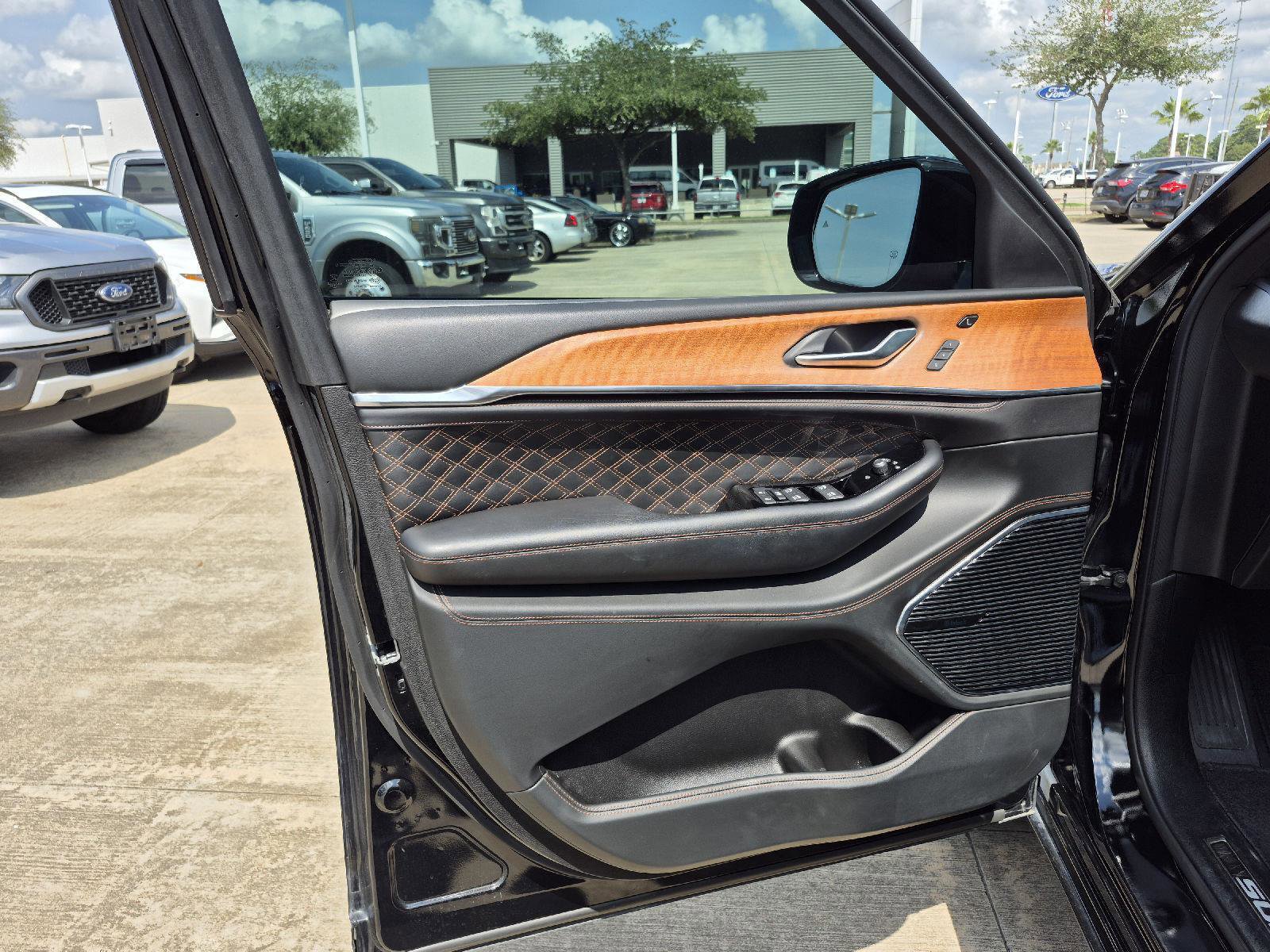 Used 2023 Jeep Grand Cherokee Summit image 14