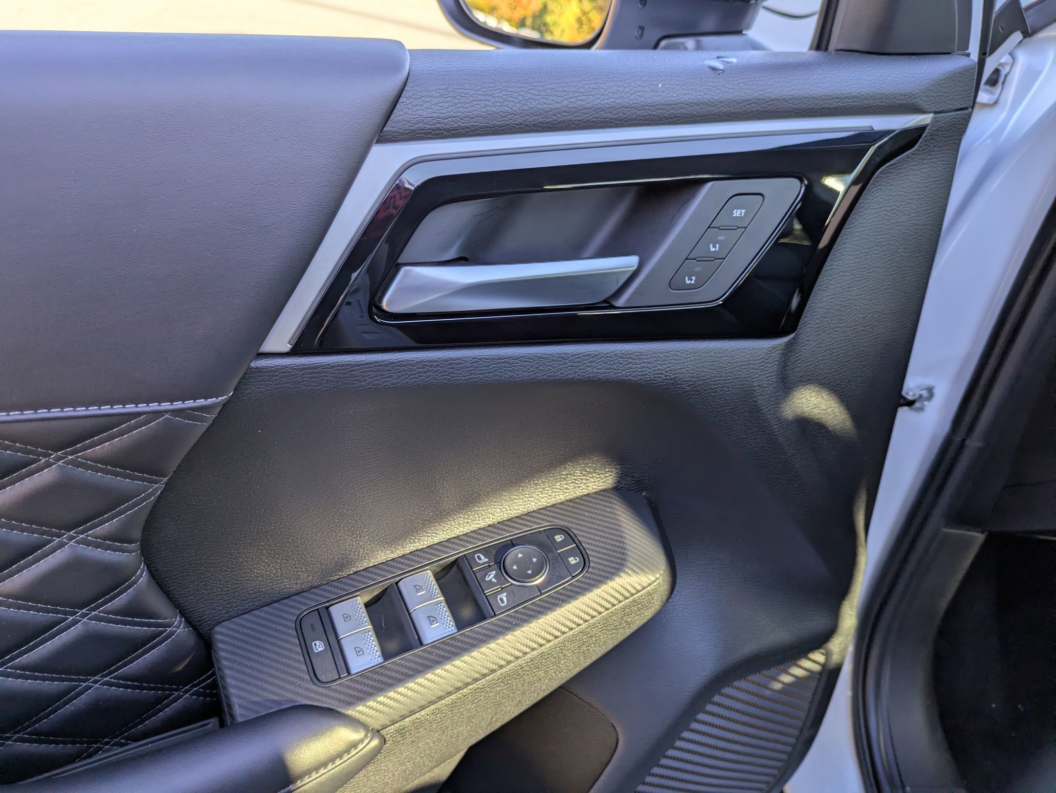 Used 2024 Mitsubishi Outlander SEL Black Edition image 16