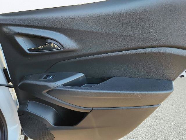 Used 2025 Chevrolet Trax RS w/ Sunroof Package FWD image 27
