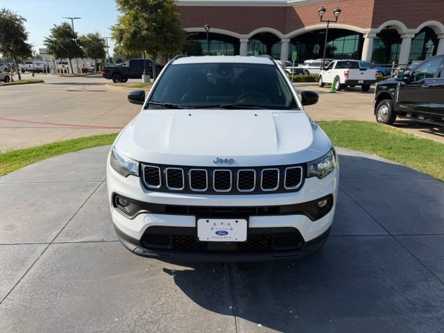 Used 2024 Jeep Compass Latitude AWD/4WD image 2