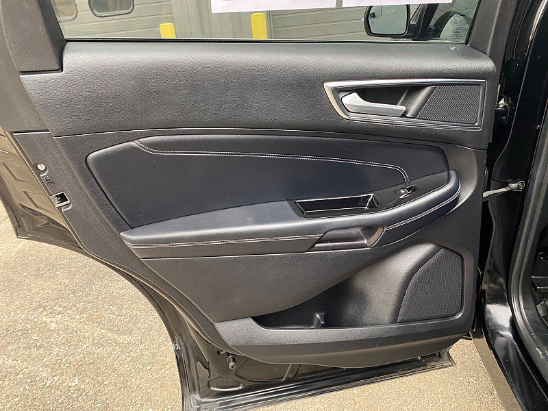 Certified 2018 Ford Edge Titanium w/ Technology Package image 35