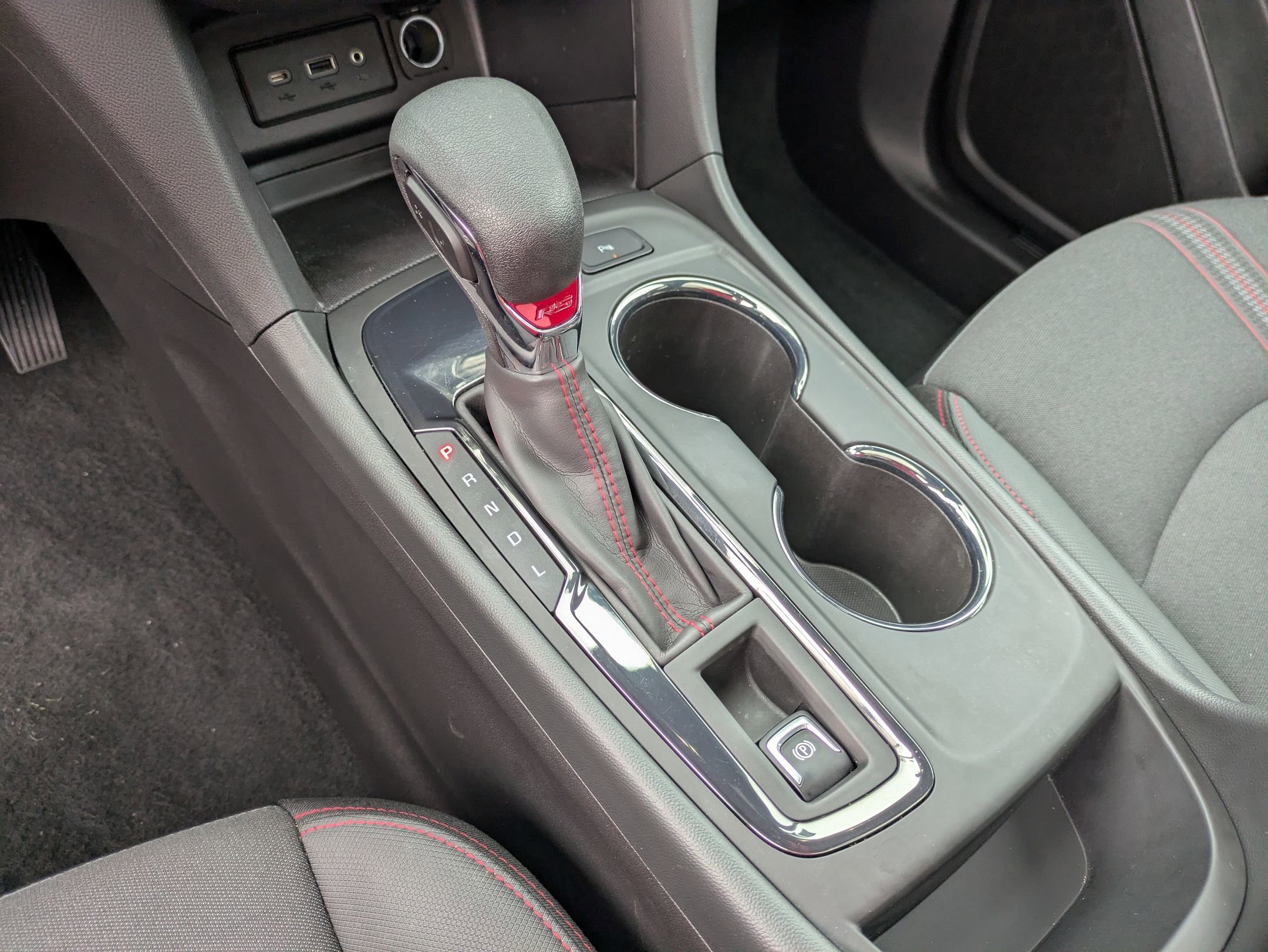 Used 2024 Chevrolet Equinox RS FWD image 26