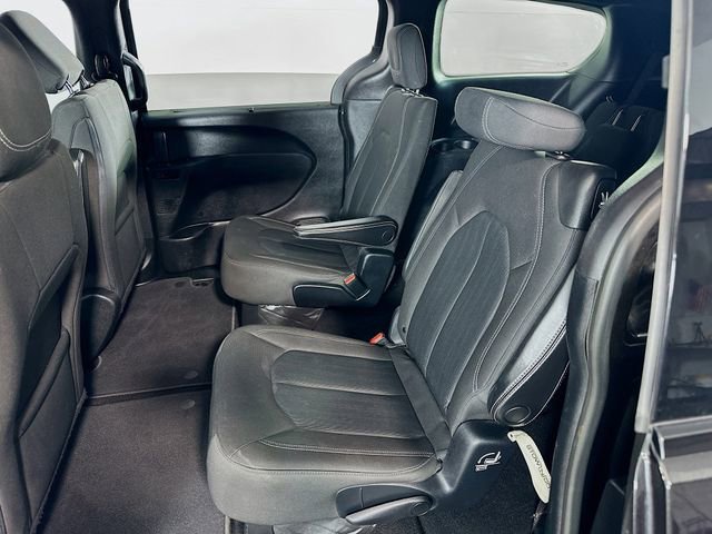 Used 2020 Chrysler Pacifica Touring w/ S Appearance Package image 15