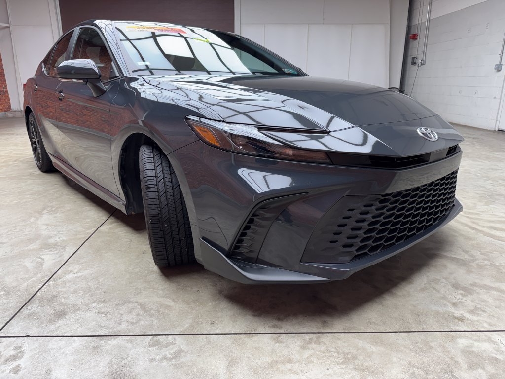 Used 2025 Toyota Camry SE FWD image 5