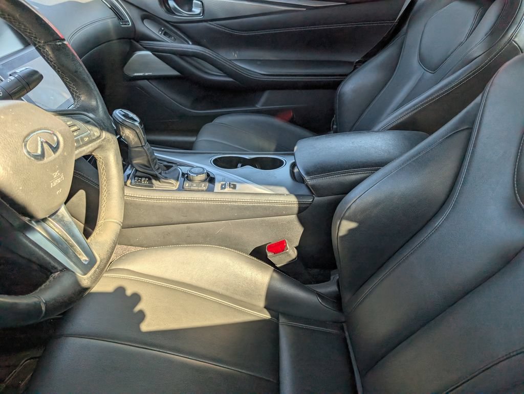 Used 2018 INFINITI Q60 3.0t Luxe RWD image 8
