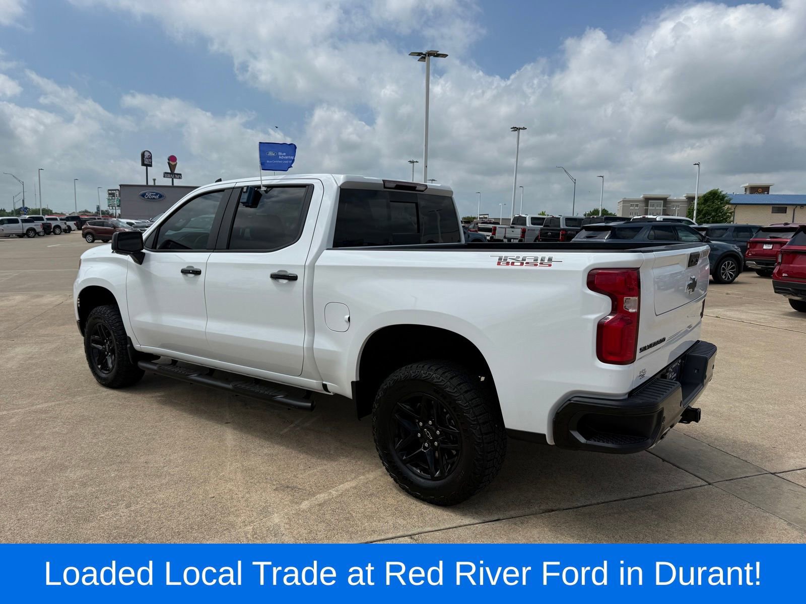 Used 2024 Chevrolet Silverado 1500 LT Trail Boss w/ LT Trail Boss Premium Package AWD/4WD image 3