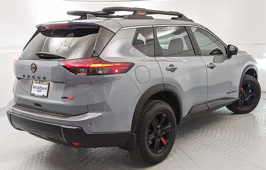 Used 2025 Nissan Rogue SV AWD/4WD image 3