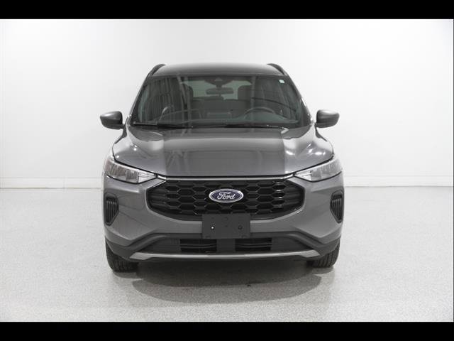 Certified 2025 Ford Escape ST-Line AWD/4WD image 2