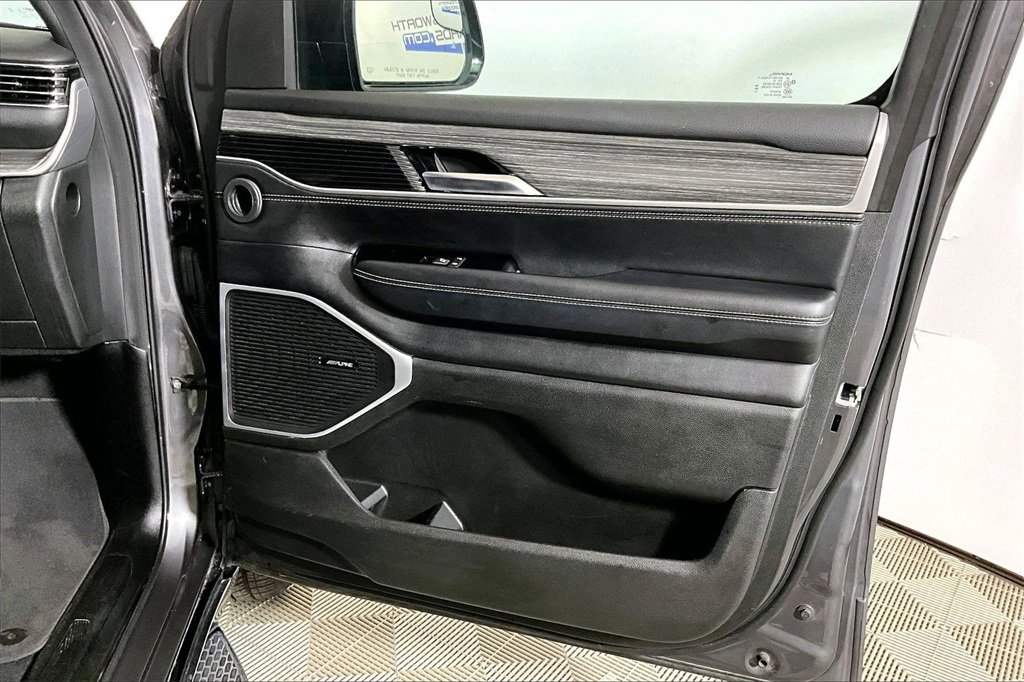 Used 2024 Jeep Wagoneer L Series II image 19