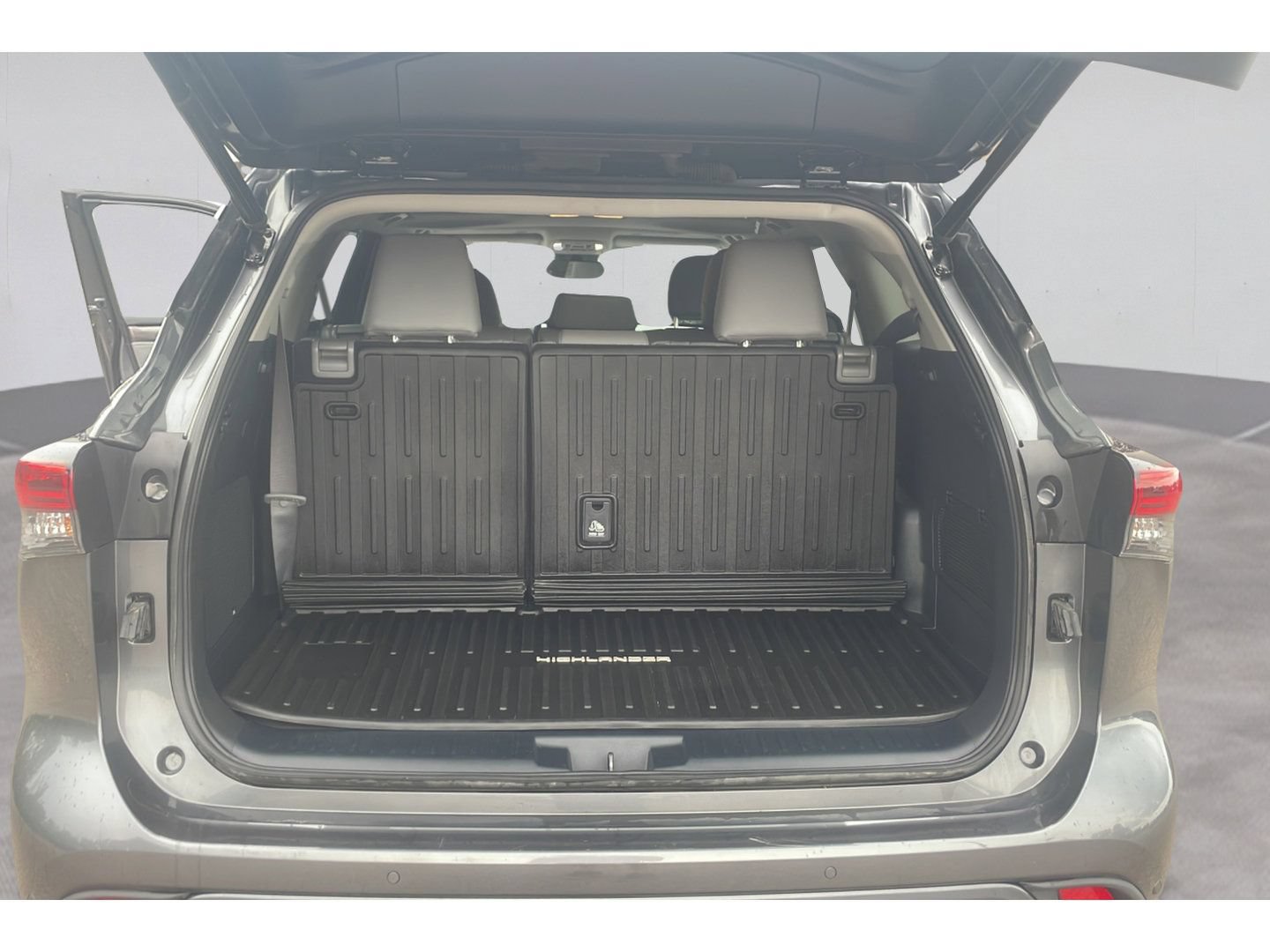 Used 2023 Toyota Highlander Limited AWD/4WD image 15