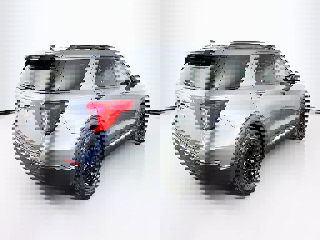 Certified 2024 Ford Explorer XLT image 24