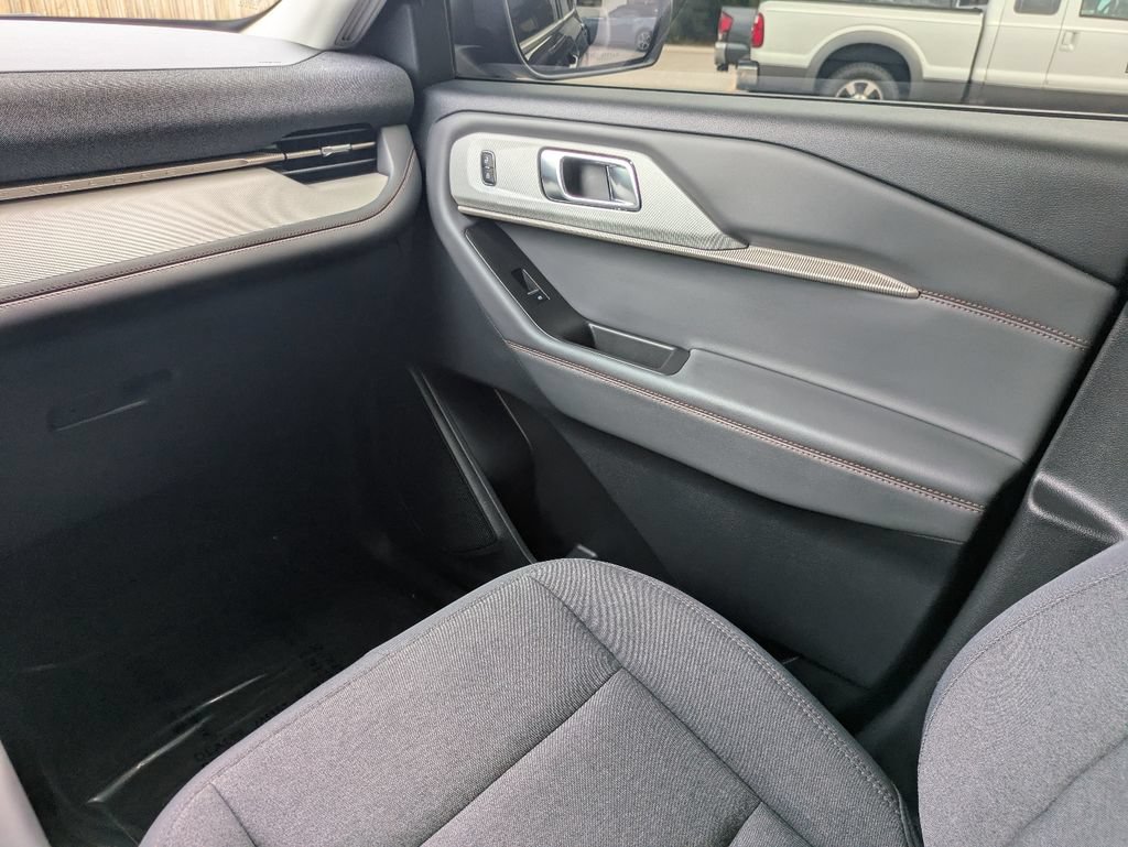 Certified 2025 Ford Explorer Active RWD image 17