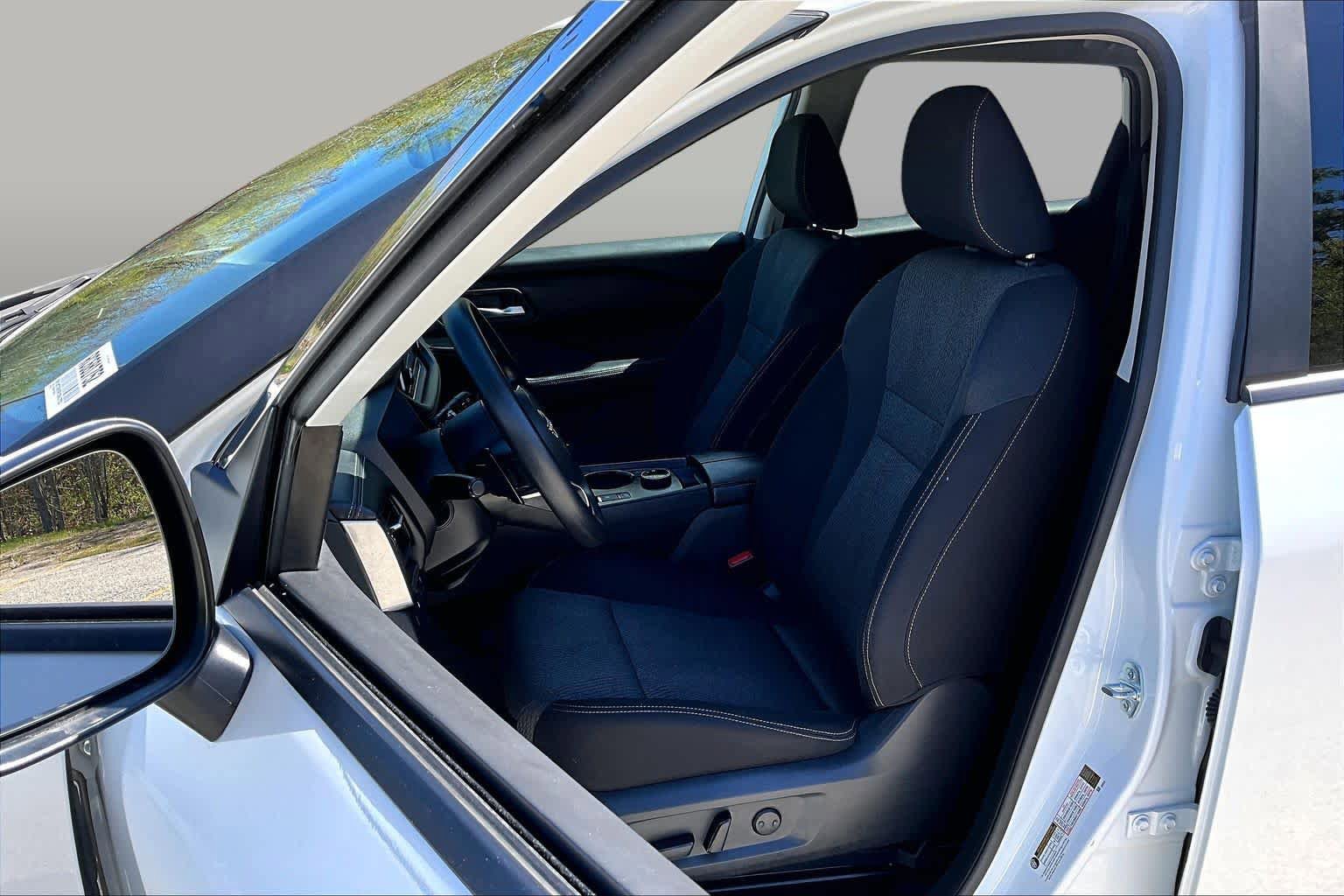Used 2024 Nissan Rogue SV AWD/4WD image 9
