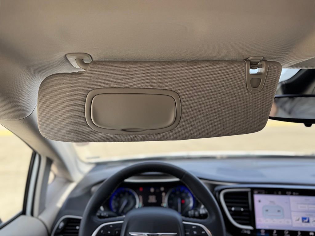 Used 2023 Chrysler Pacifica Touring-L image 22