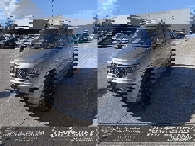 Used 2017 Jeep Grand Cherokee Altitude image 5