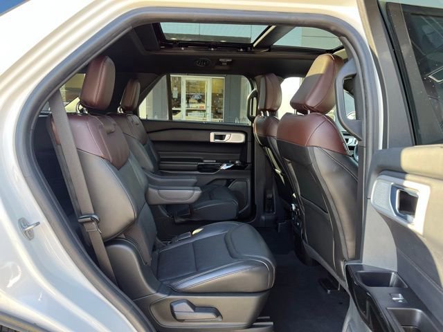Certified 2022 Ford Explorer Platinum w/ Equipment Group 601A image 36