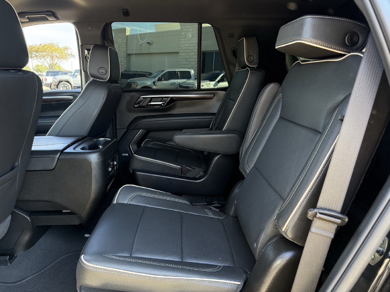 Used 2025 Chevrolet Tahoe Premier AWD/4WD image 25
