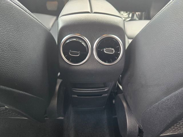 Used 2022 Mercedes-Benz GLB 250 4MATIC image 10