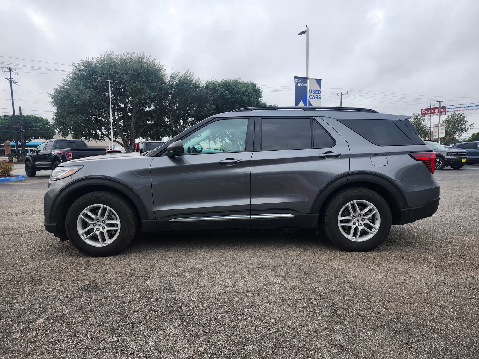 Certified 2025 Ford Explorer Active RWD image 2