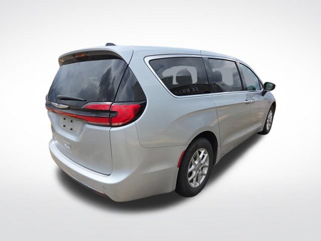 Used 2023 Chrysler Pacifica Touring-L FWD image 9