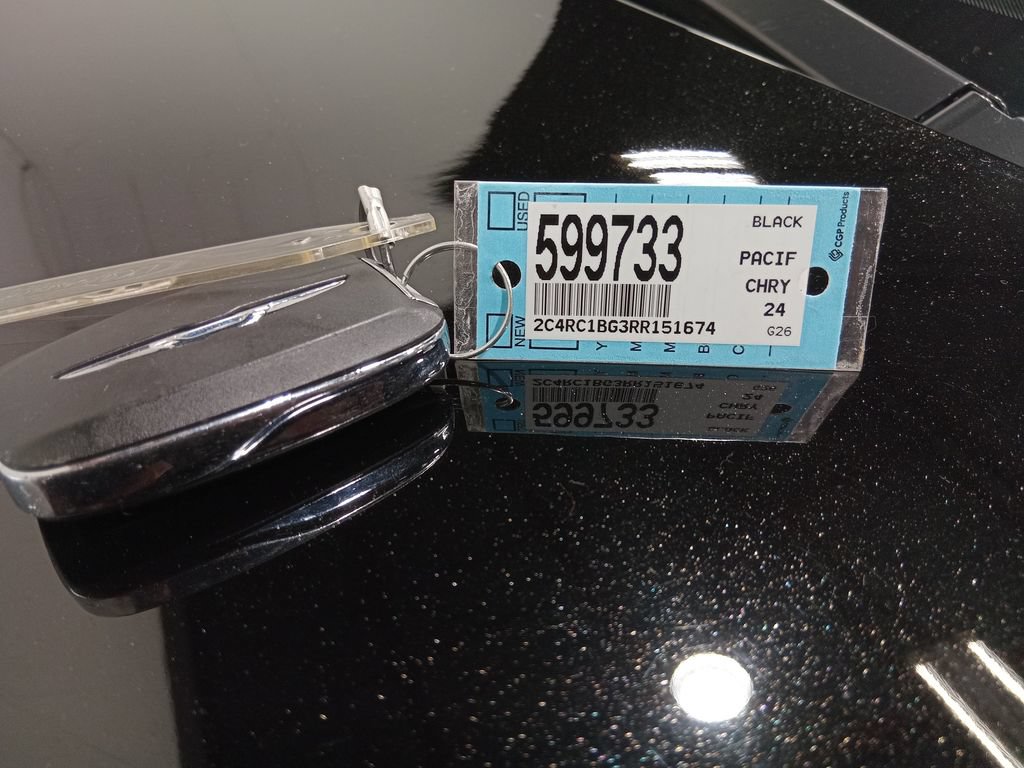 Used 2024 Chrysler Pacifica Touring-L FWD image 24