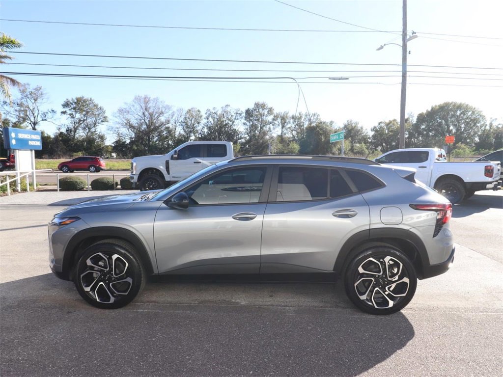 Used 2025 Chevrolet Trax RS w/ Driver Confidence Package image 2
