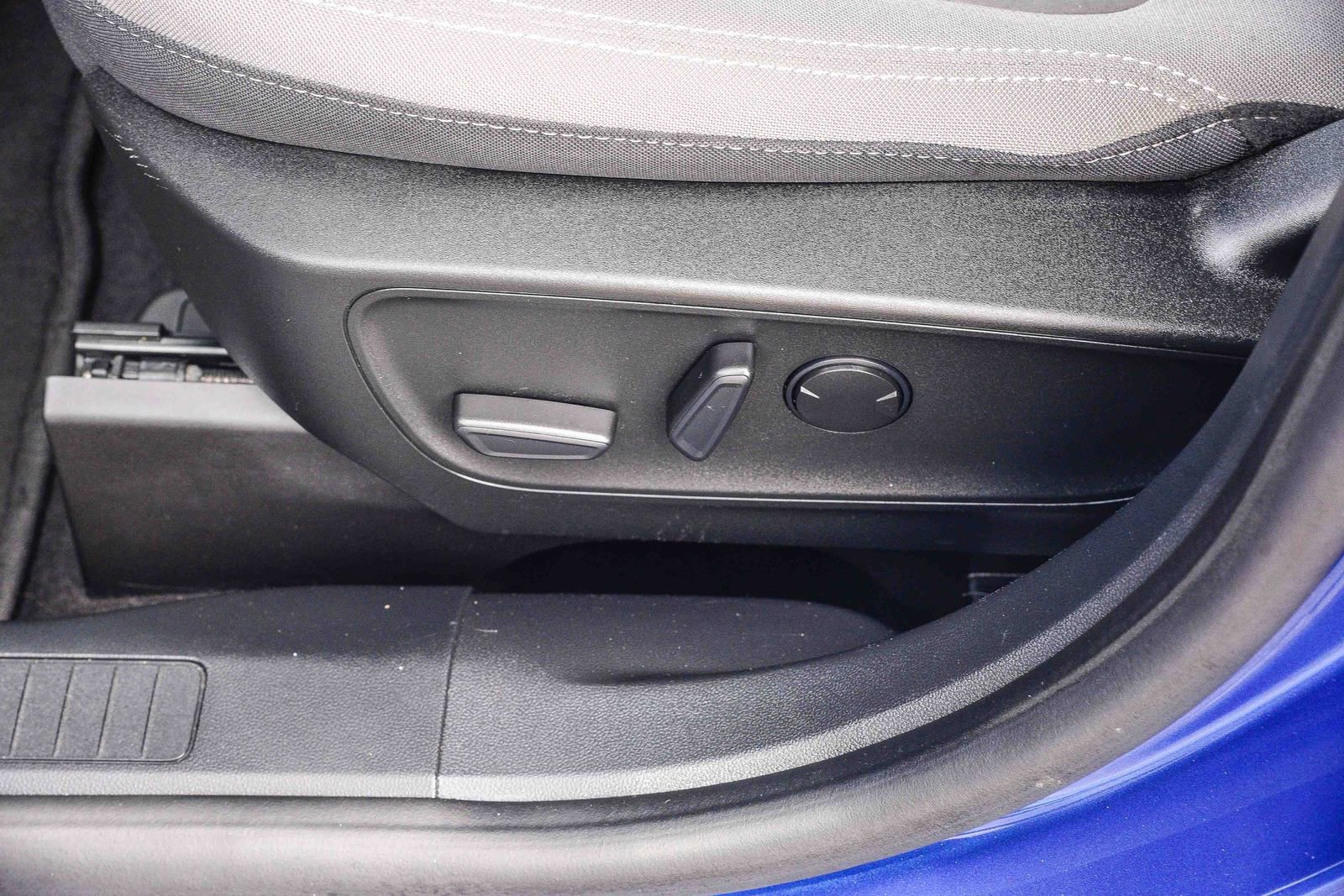 Certified 2022 Ford Escape SE w/ SE Sport Appearance Package image 20