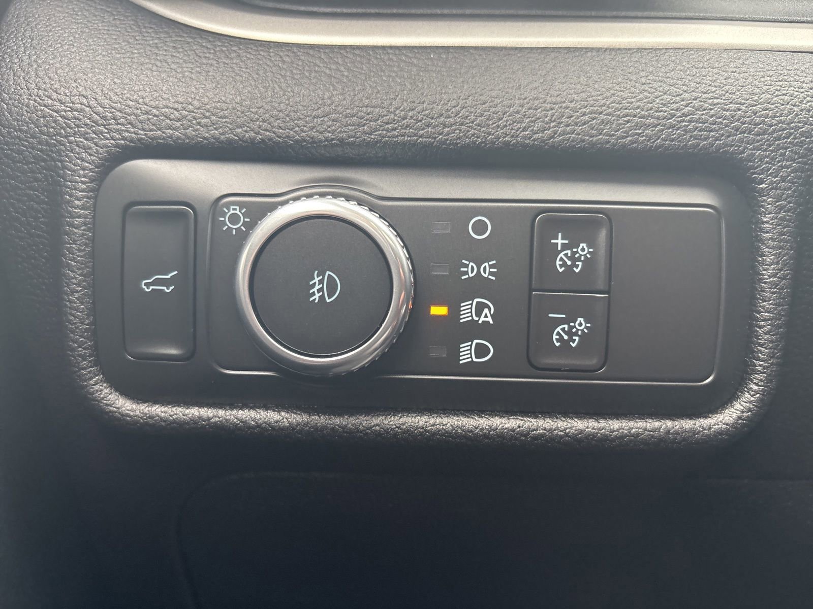 Certified 2022 Ford Explorer XLT w/ Equipment Group 202A image 26