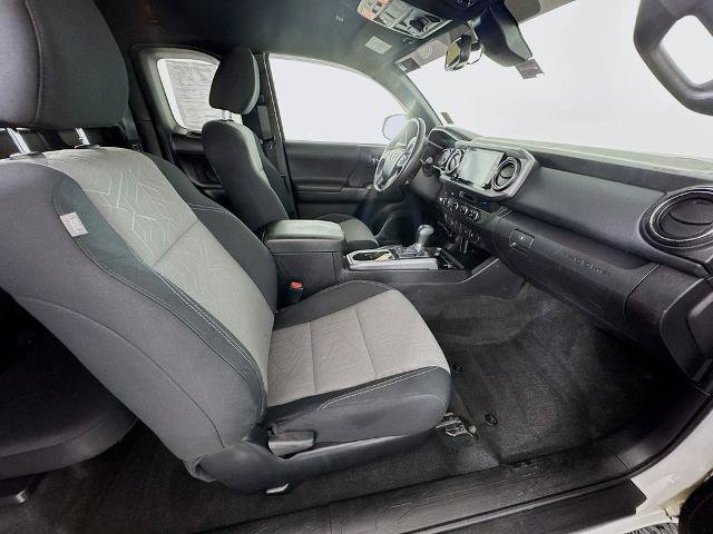 Used 2022 Toyota Tacoma TRD Off-Road AWD/4WD image 25