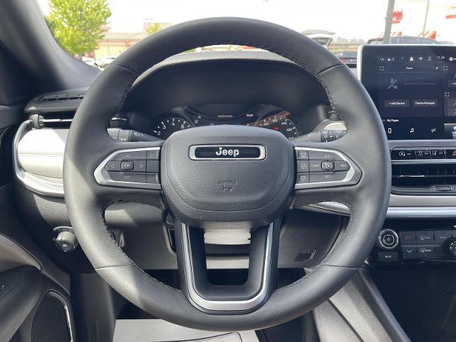 Used 2025 Jeep Compass Limited AWD/4WD image 12